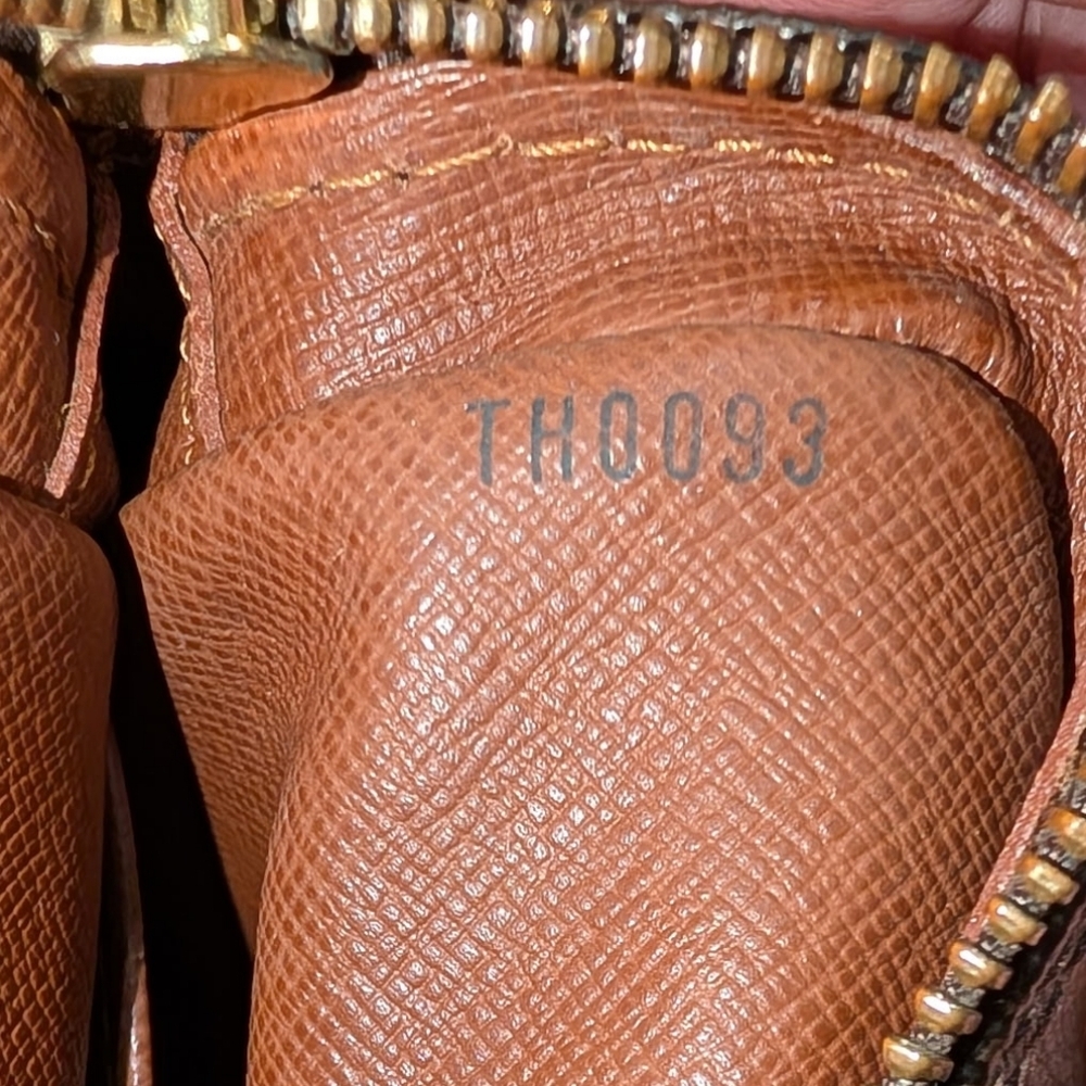 Louis Vuitton Amazone Crossbody Bag - Picture 4 of 14